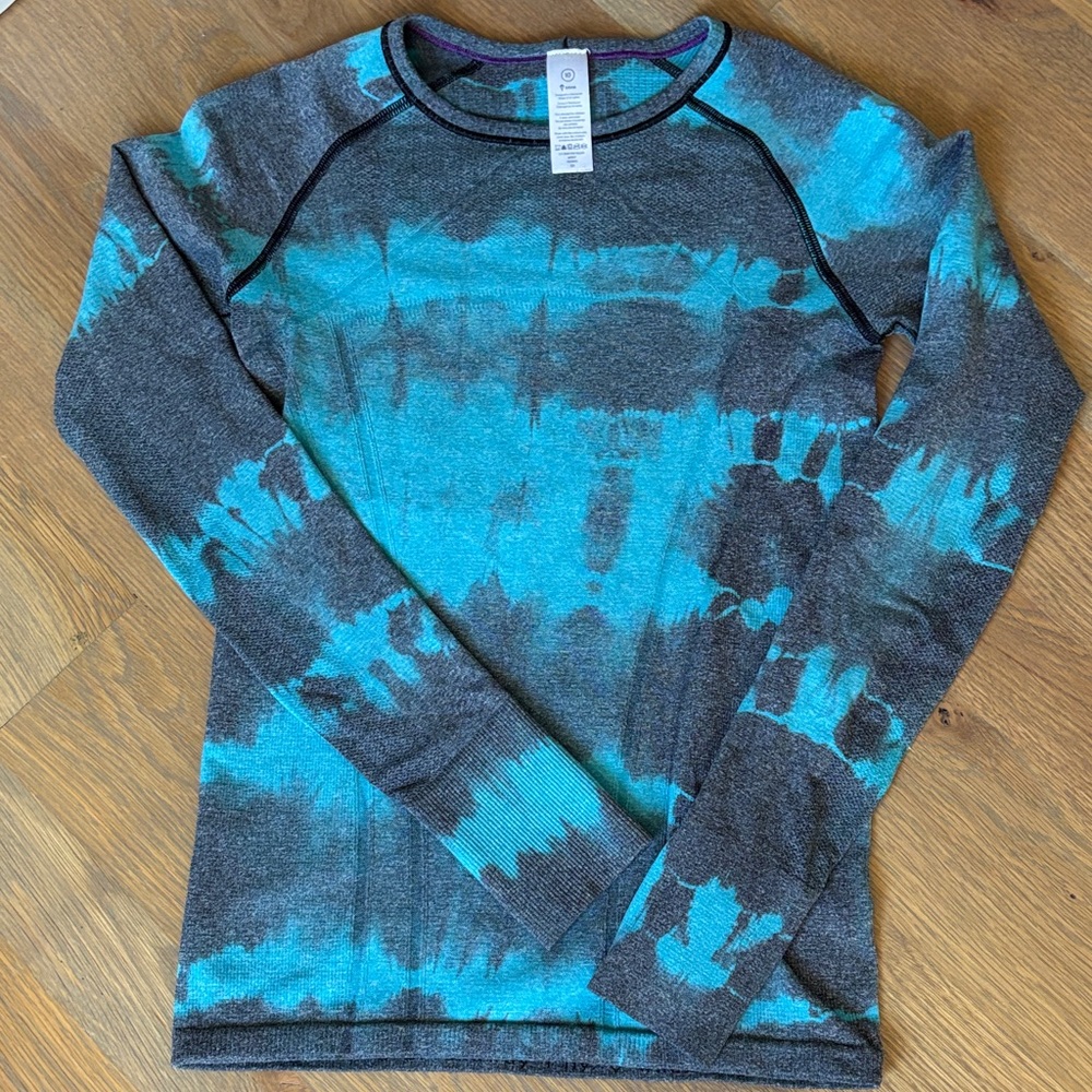 Ivivva Blue and Gray Tie-Dye Long Sleeve Shirt sz 10